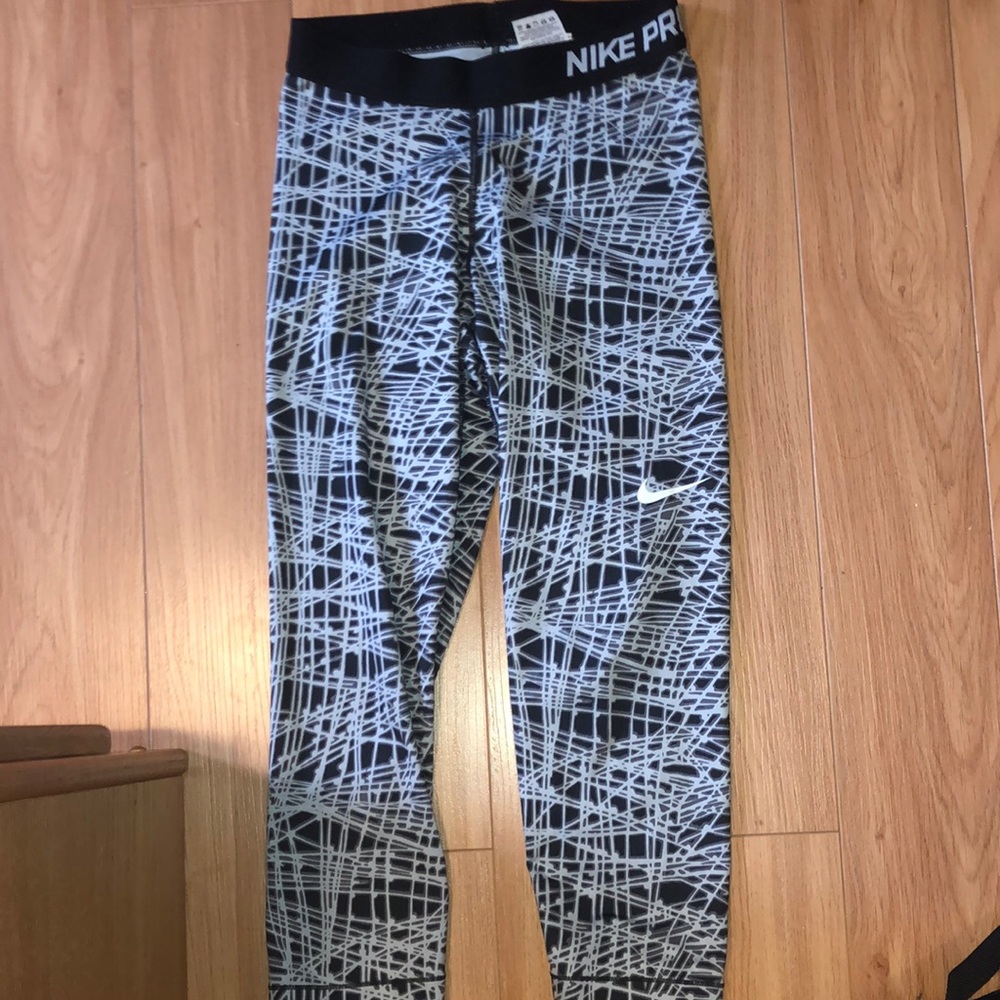 Nike Pro Capri length leggings